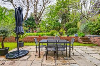 Beautiful 3 bedroom Garden Flat - 6