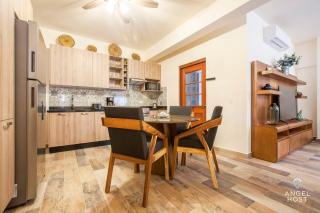 Prime Location 1 Block to Malecon Smart TV & WiFi - 9