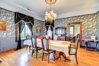 Less Than 1 Mi to Downtown ABQ Historic Manor with Patio! - 4