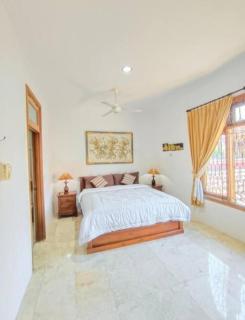 Villa Mimi Mesari Kuta Bali - 8