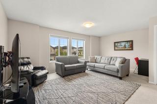 Spacious 3-bedroom home with AC and Garage Near Airport - Calgary - 0