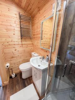 'Cosy Gem' Cabin Woodland Retreat Randalstown NI - 9