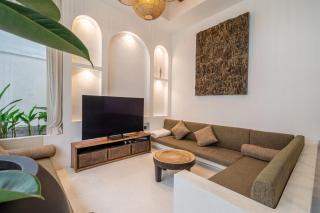 Spacious 2BR Villa - Pool - Great for Friends and Families - Kerobokan - 2