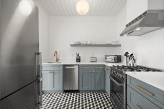 The Adaline #2 - Luxury Hyde Park Apt, Steps to Bayshore - 7