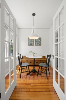 The Adaline Room #5 - Upscale Hyde Park Apartment, 1st Floor, Steps to Bayshore - 1