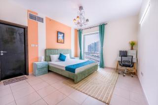 Luxurious 2BR in Dubai Marina next to metro - 0