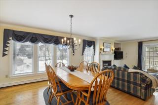 Northern Lights: 3 br, fireplace, free ski shuttle, a/c, walkable Village location - Stowe - 2