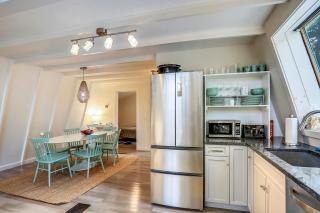Sylvan Park: 3 br A-frame w/ deck near Village - 8