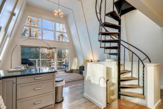 Sylvan Park: 3 br A-frame w/ deck near Village - Stowe - 4