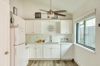 Modern Home w Shared Pool Yard Prime Location Fairlawn Lane B by AvantStay - 1