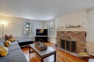 Two Chimneys: 5 br, a/c, fireplace, deck hot tub, firepit, garage - 6