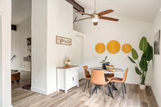 Austin Escape Prime Location Shared Yard Oasis Fairlawn Buyout by AvantStay - Austin - 1