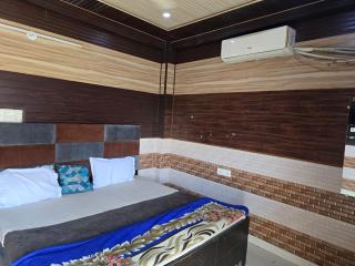Hotel VS Grand, Greater Noida by UNIQINN - Greater Noida - 0