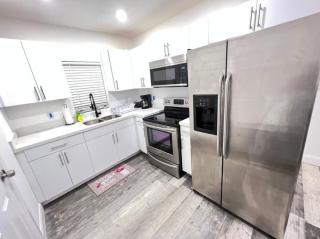 Lux Home near airport beach DWTN midtown wynwood - Miami - 1