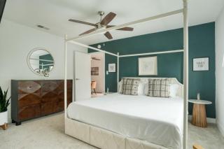 Stylish Retreat Shared Pool Yard Near Downtown Fairlawn Lane A by AvantStay - Austin - 7