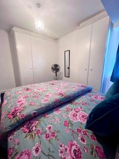 Spacious 3BR home in London with Private Parking & Garden - Merton - 5