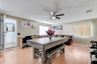 5 bedroom home by strip, pool, mini golf, karaoke - 2