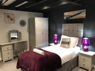 OYO Watton Vibe Hotel - 4