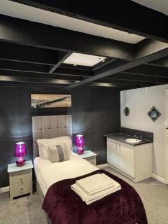 OYO Watton Vibe Hotel - 6