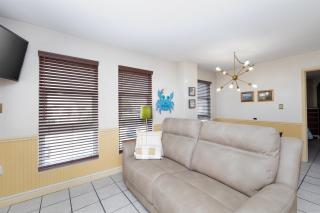 Oceanfront Charm at The Crabby Paddy! - North Topsail Beach - 7