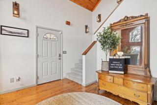 6 Br Sleeps 16 - Game Room - Hot Tub - Firepit - Fairview - 2
