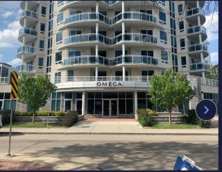 Sub Penthouse 1 BDR King Bed 27' Balc Legisslature, UG Parking - Edmonton - 7