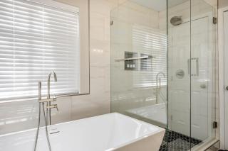 NEW! Vegas Pool Paradise, 4BR, BBQ, Sleeps 14 - Las Vegas - 8