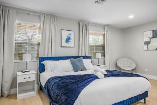 NEW! Vegas Pool Paradise, 4BR, BBQ, Sleeps 14 - Las Vegas - 3