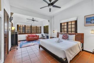 Bright & airy Spanish villa steps to sand GEN AC - Main House - San Juan - 2