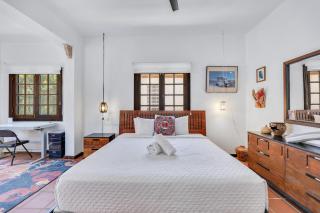 Bright & airy Spanish villa steps to sand GEN AC - Main House - 8