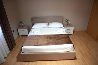 Fly Rooms - Krujë - 0