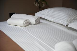 Fly Rooms - Krujë - 1