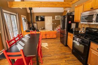 5BR Chalet in Historic Town bet Killington & Okemo - 1