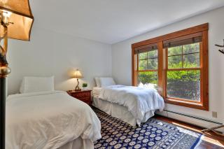 Meyer Chalet de Esqui - Ski-In, Ski-Out 4BR Bear Mtn Retreat with Pool & Fireplace - Killington - 9