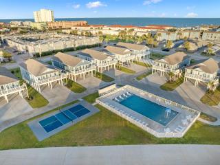 New Perfect Vacation Home-1 Block From Beach - Galveston - 9