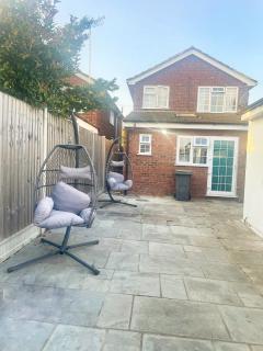 Relaxed Leigh-on-Sea Escape, Family-Friendly & Contractor Stays - Hockley - 4