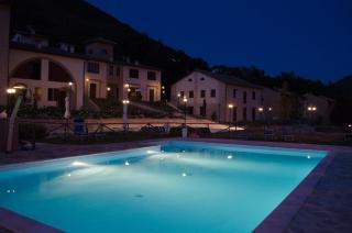 Residence con Piscina Vista Monte Nerone - 4