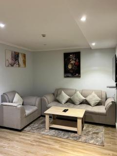 شقة مكونة من غرفة نوم وصالة - Al Khobar - 1