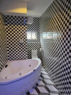 Emike Luxury Hotel & Suites - - 8