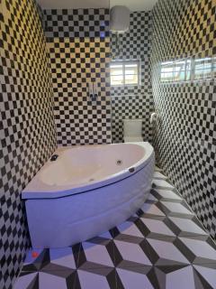 Emike Luxury Hotel & Suites - - 2
