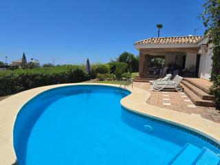 Sea view villa with pool, near beach in Calahonda, Marbella area - Mijas - 8