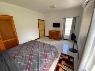 Glenvilla - - 3