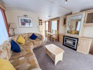 Superb 6 Berth Caravan At St Osyth Beach Holiday Park In Essex Ref 28062Fv - 2