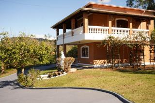 Casa de Fazenda Histórica, Mergulhada na Natureza, com Vista Panorâmica Deslumbrante e Grande Varanda a 2 km do Centro - 0