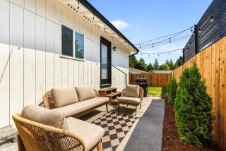 Puyallup Hous I Walk to farm 12 and Fika Coffee Shop - 9