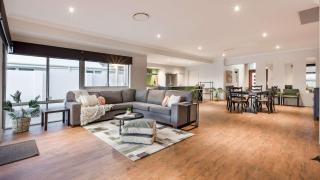Stylish Marina-Front Getaway - 7