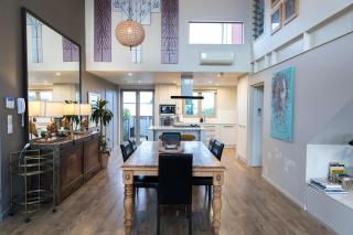 Huge Stylish Art Loft with Spa & Soaring Ceilings - Christchurch - 0
