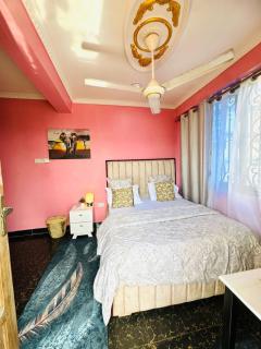 Elegant & Modern 3-Bedroom Apartment Central Downtown Escape - 1