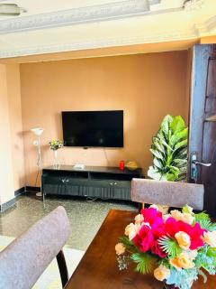 Elegant & Modern 3-Bedroom Apartment Central Downtown Escape - 3