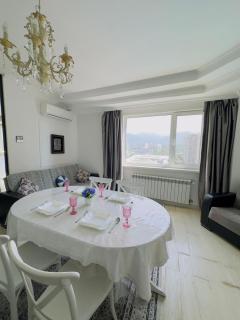 Stylish Mountain View Apartment in Mega Towers Complex - Almaty - 5